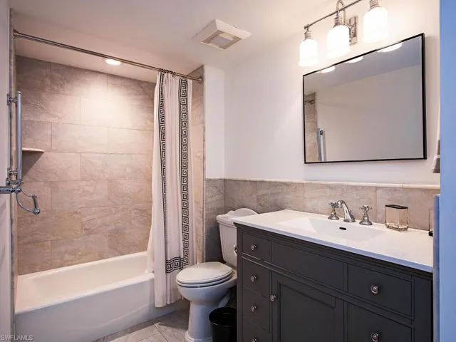6585 Nicholas Blvd 1102, Naples, Florida 34108