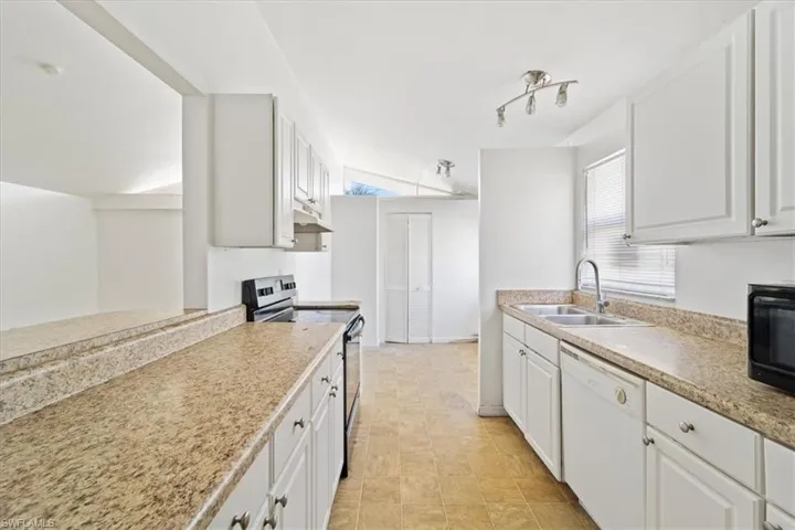 1661 Newport Ct, Fort Myers Fl 33907