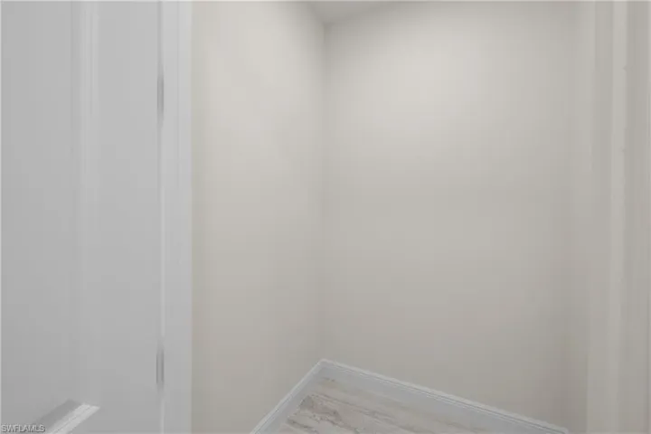 Room details featuring baseboards