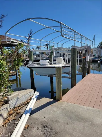 2nd dock with 8,000 lbs lift.