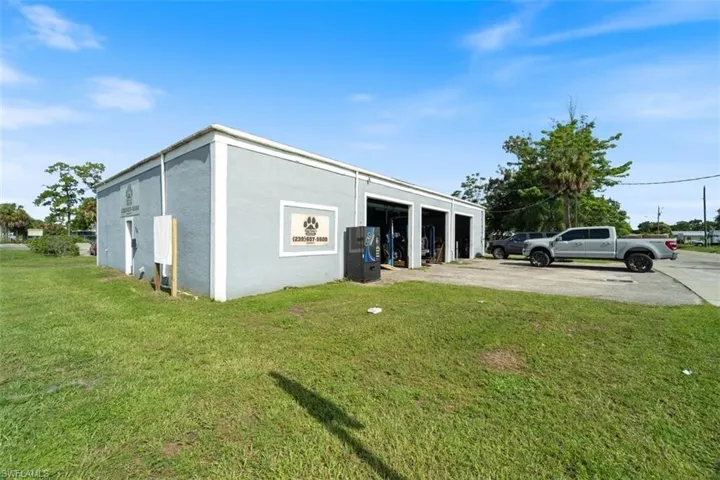 View of outbuilding featuring driveway