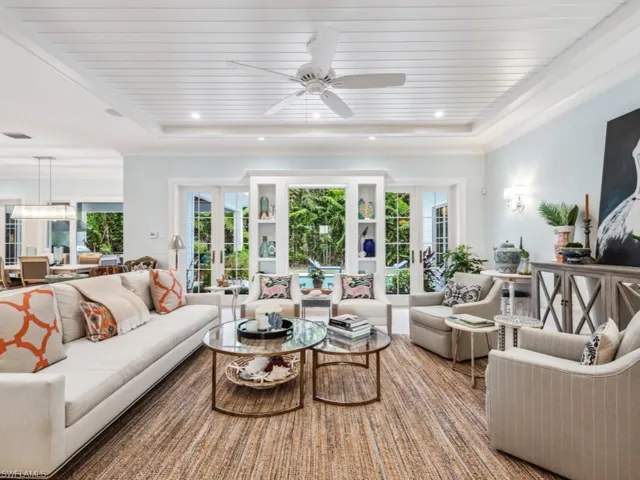 Open, light and large enough to accommodate so many