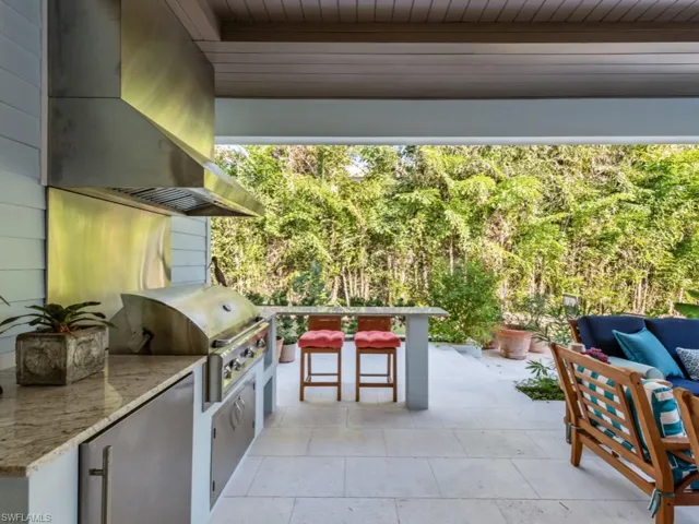 Built in summer kitchen