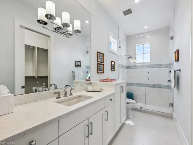 Guest suite 1 bathroom