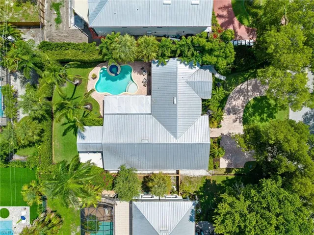 1233  12th N AVE, Naples, FL 34102