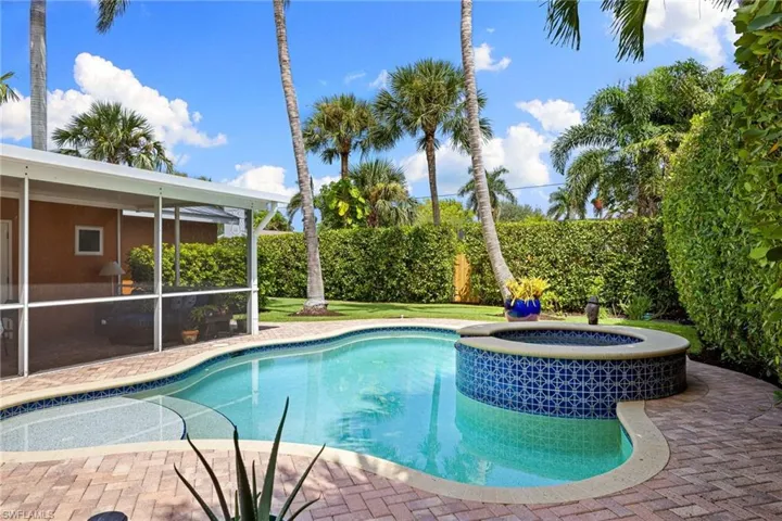 1233  12th N AVE, Naples, FL 34102