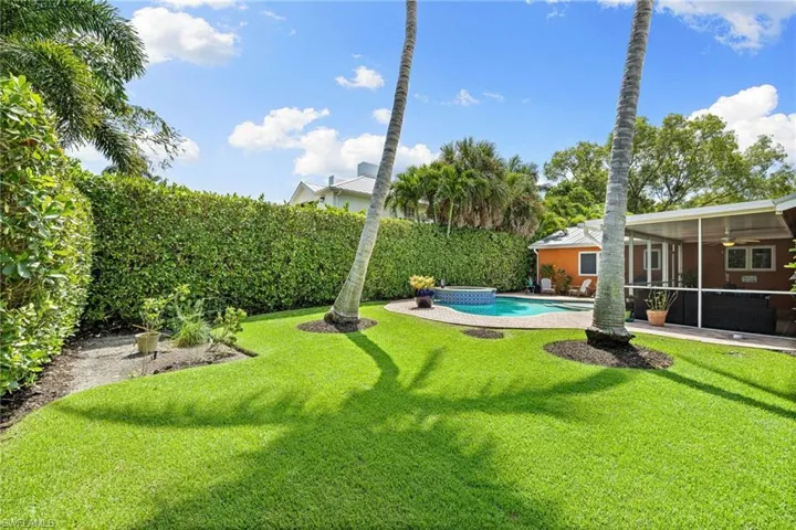1233  12th N AVE, Naples, FL 34102