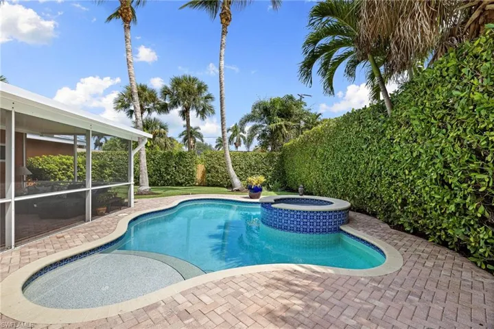 1233  12th N AVE, Naples, FL 34102