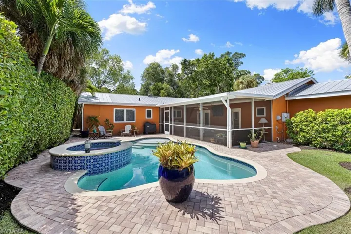 1233  12th N AVE, Naples, FL 34102