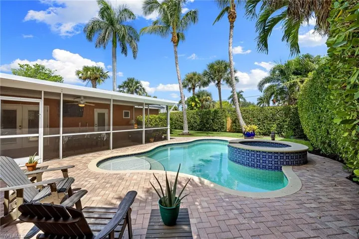 1233  12th N AVE, Naples, FL 34102