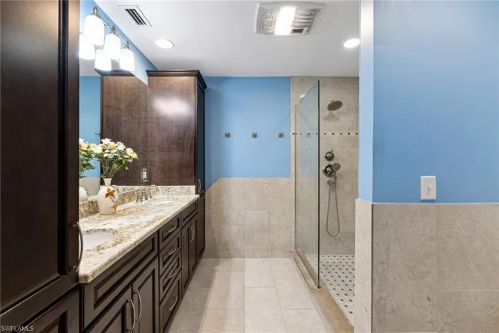 1233  12th N AVE, Naples, FL 34102