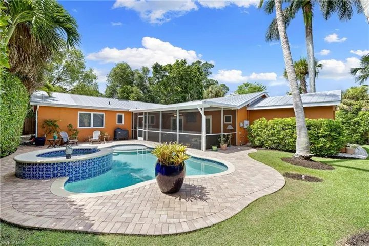 1233  12th N AVE, Naples, FL 34102