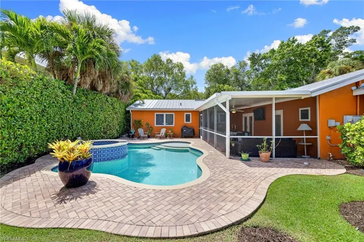 1233  12th N AVE, Naples, FL 34102