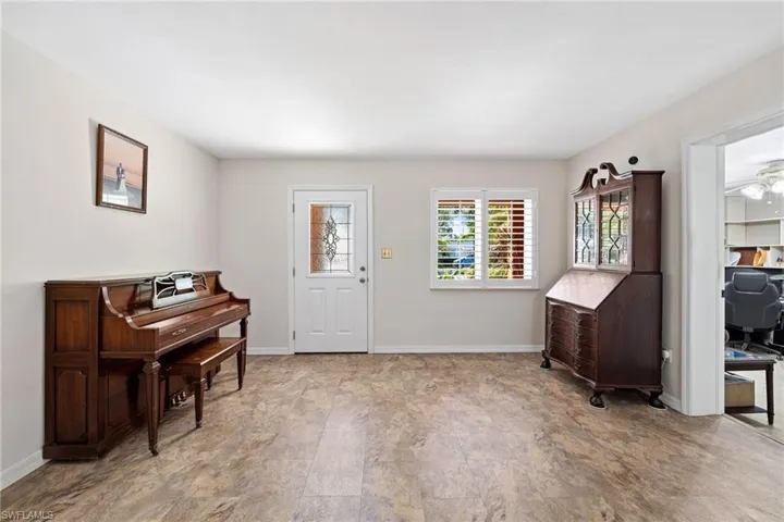 1233  12th N AVE, Naples, FL 34102
