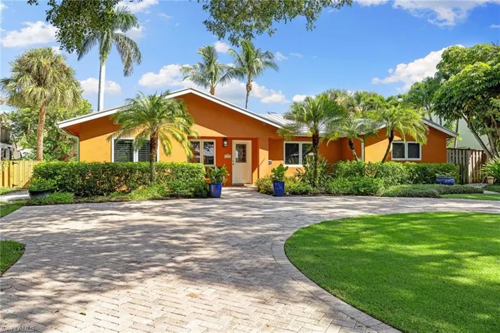 1233  12th N AVE, Naples, FL 34102