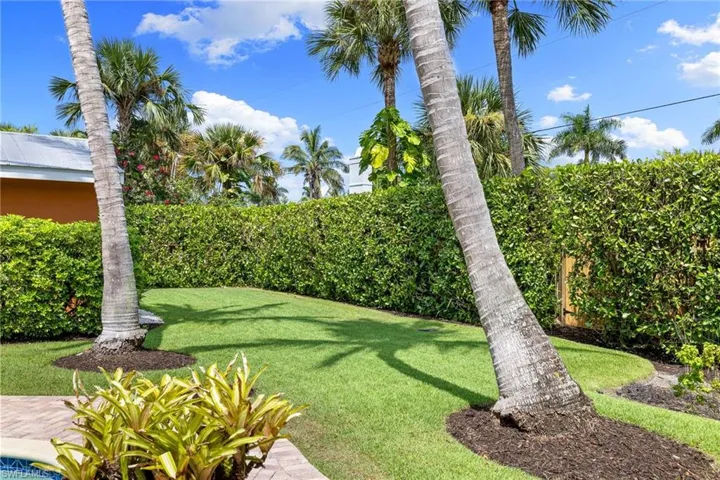 1233  12th N AVE, Naples, FL 34102