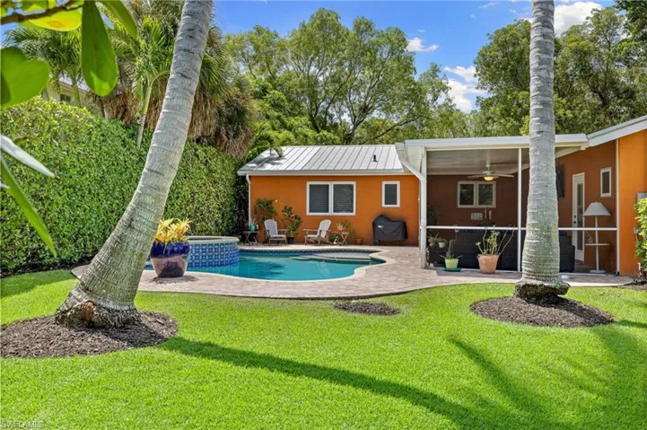 1233  12th N AVE, Naples, FL 34102