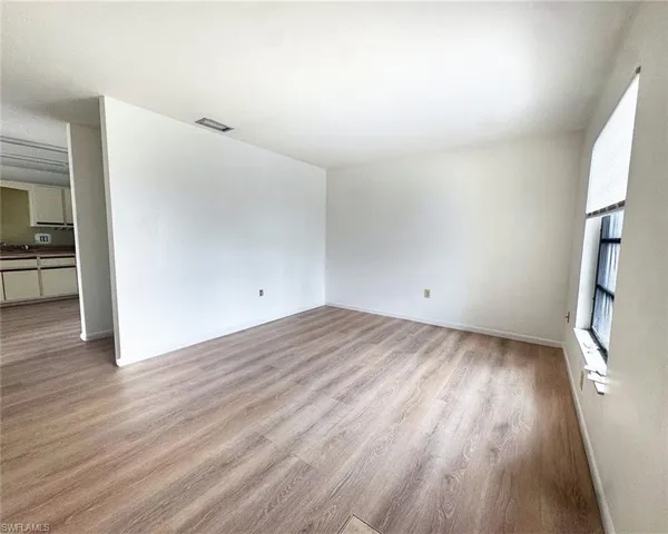 699  110th  AVE, Naples, FL 34108