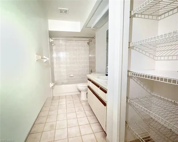 699  110th  AVE, Naples, FL 34108