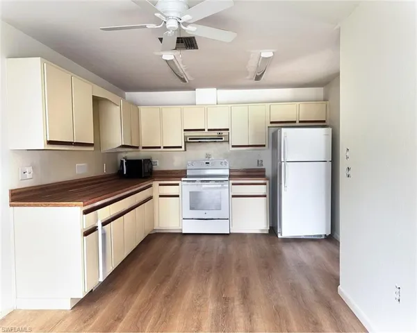 699  110th  AVE, Naples, FL 34108