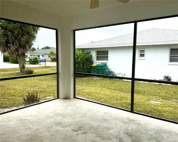699  110th  AVE, Naples, FL 34108