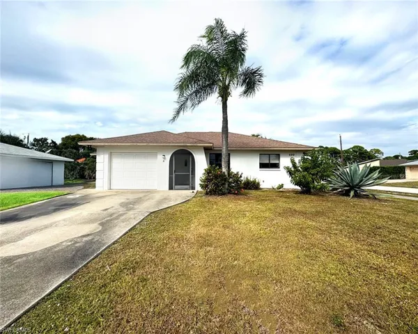 699  110th  AVE, Naples, FL 34108