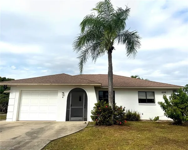 699  110th  AVE, Naples, FL 34108