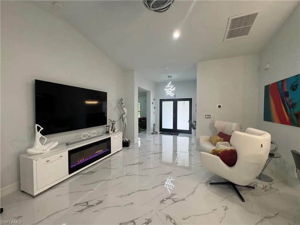 1119 Edison AVE, Lehigh Acres, FL 33972,2025000009