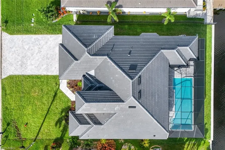 Birds eye view of property