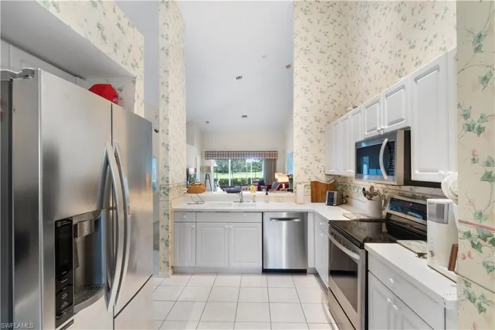 6569  Castlelawn  PL, Naples, FL 34113