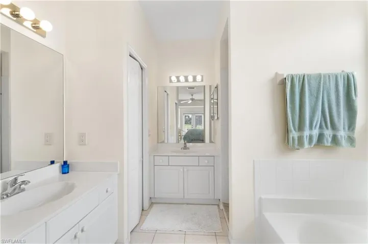 6569  Castlelawn  PL, Naples, FL 34113