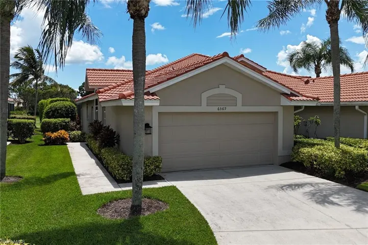 6569  Castlelawn  PL, Naples, FL 34113