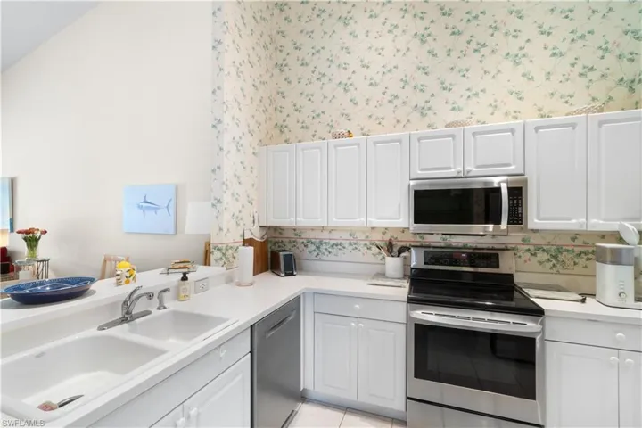 6569  Castlelawn  PL, Naples, FL 34113