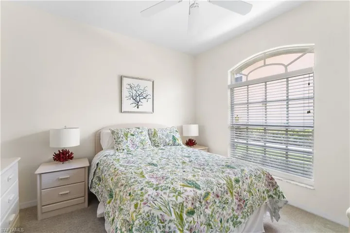 6569  Castlelawn  PL, Naples, FL 34113