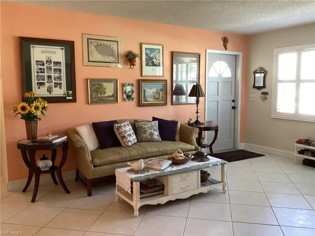 Spacious living room