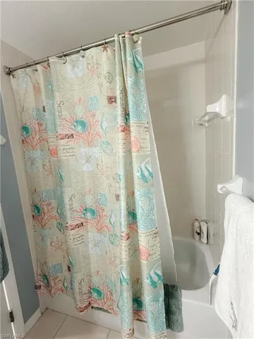 Guest Bathroom Tub/Shower