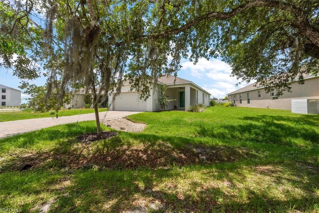 896 Friendship CIR, Labelle, FL 33935,225052483