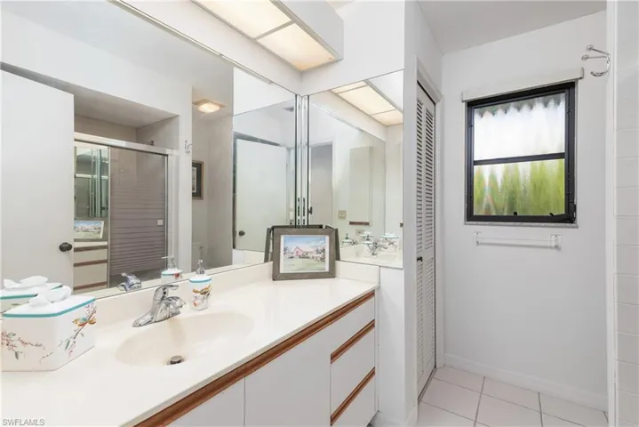 2nd bathroom