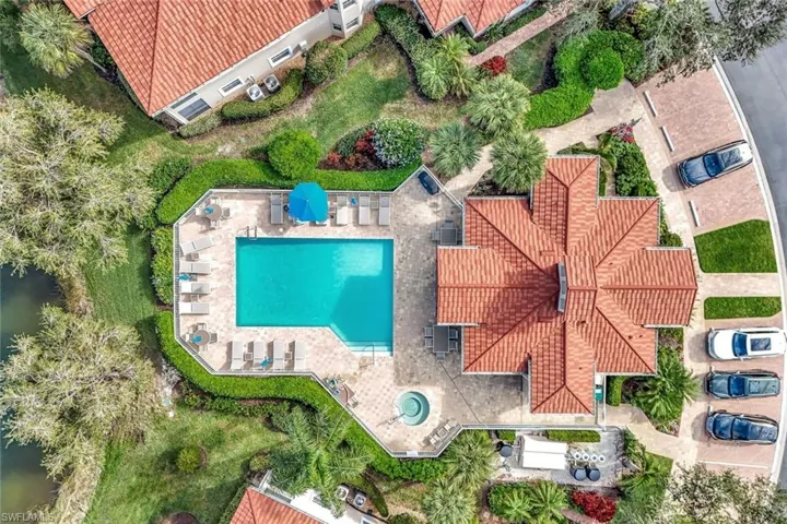 Bird's eye view of a Clubside Reserve and its pool and clubhouse.