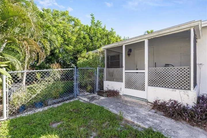 681/683 95th Ave N, Naples, Florida 34108