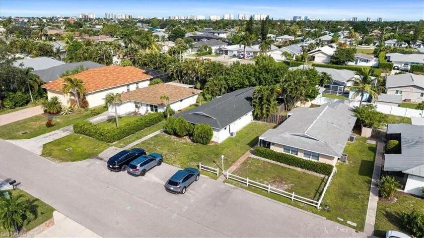 Aerial view of residential area featuring skyline