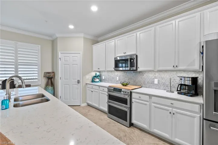 Double-oven with convection cooktop