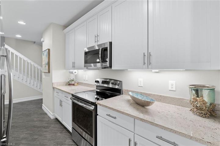 7701 Bristol CIR, NAPLES FL 34120