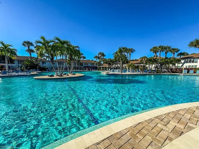 3420 Frosty Way 4902, Naples, Florida 34112