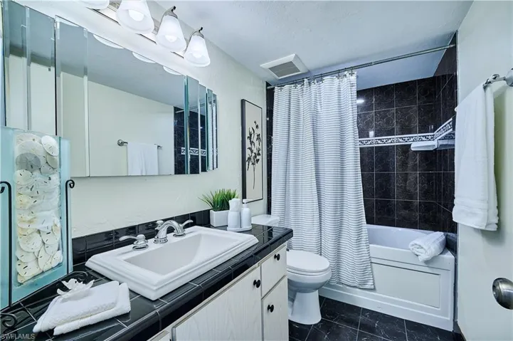 3420 Frosty Way 4902, Naples, Florida 34112