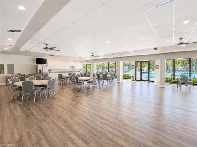 3420 Frosty Way 4902, Naples, Florida 34112