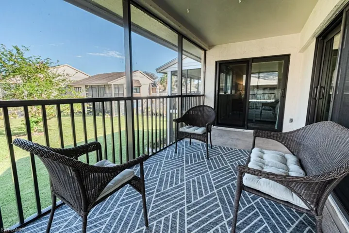 Screened lanai featuring a wealth of natural light