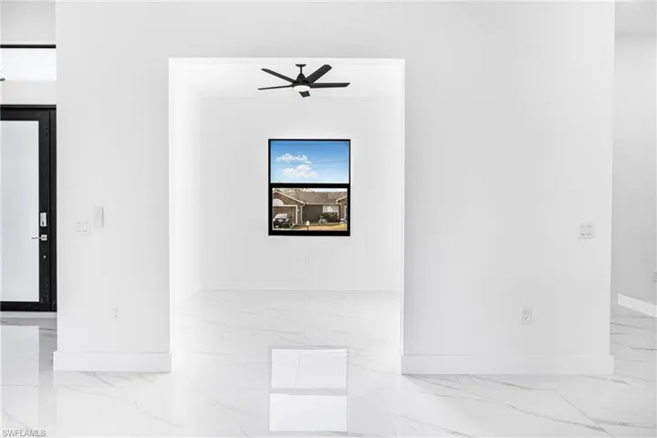 Detailed view of baseboards and a ceiling fan