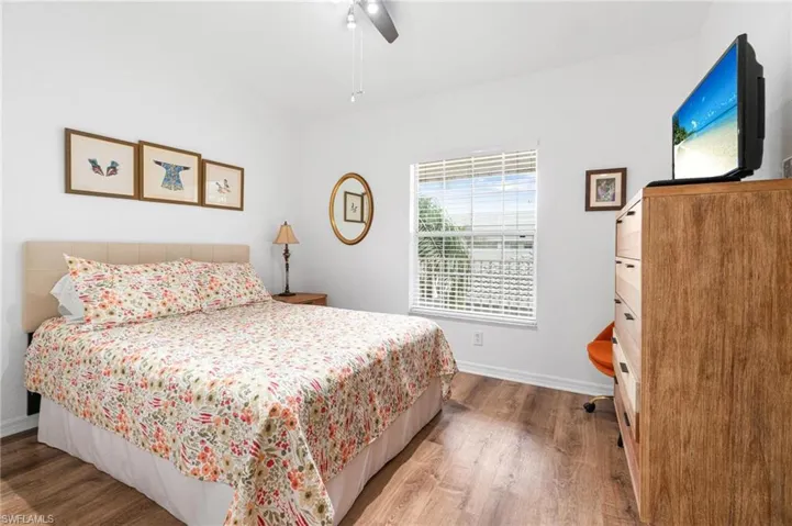 Guest bedroom.