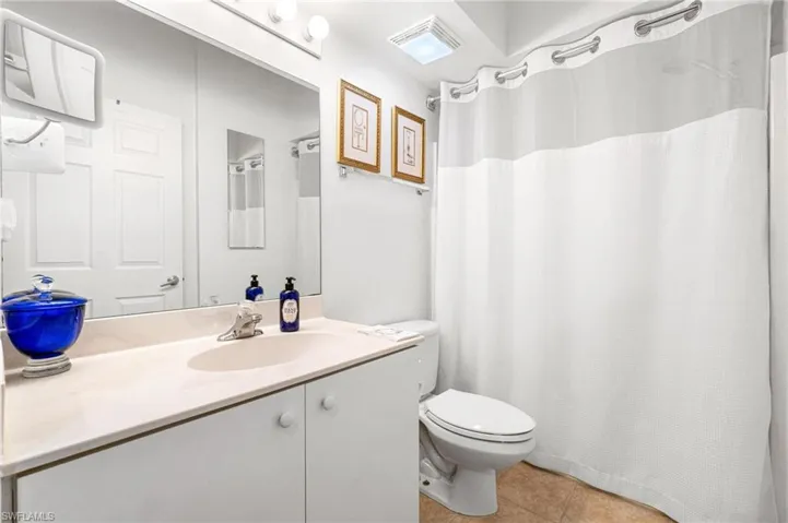 Guest bathroom.